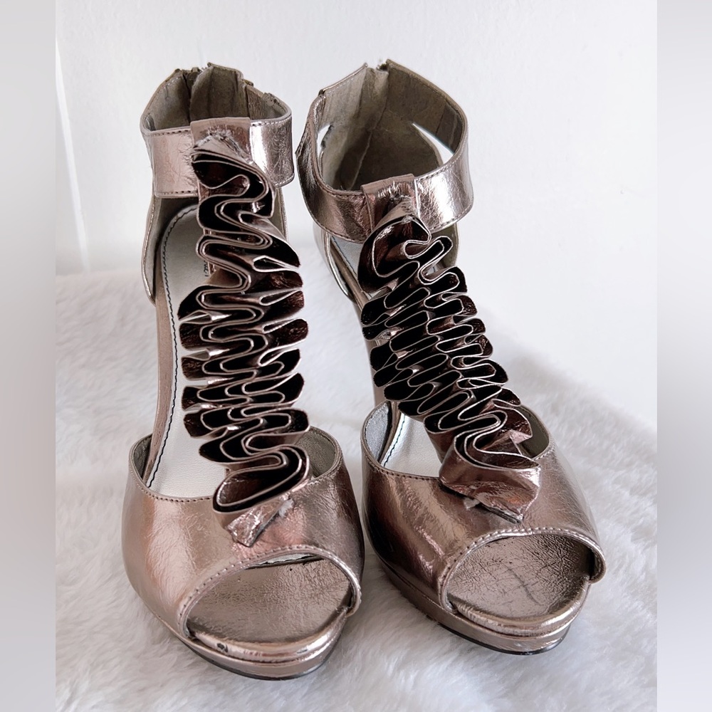 silver Metallic Strappy Statement Open Toe platform Heels Size
